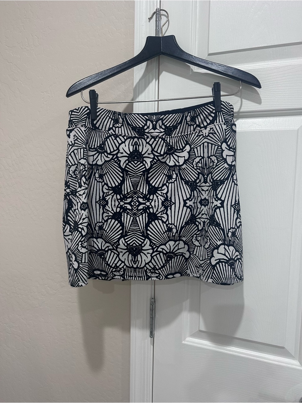 Tranquility Women’s  Black and White Printed Skirt L